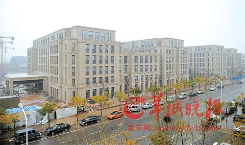 河南宋基会建巨型宋庆龄雕像被指掩护违规豪宅