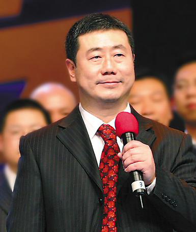 曾因主持中央电视台《焦点访谈》而被观众熟知的主持人方宏进日前因涉嫌合同诈骗被邢台警方拘留(资料图片)