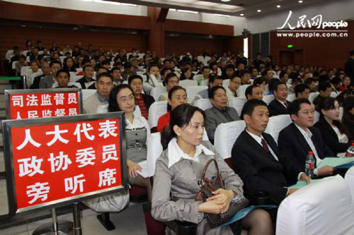 19名市人大代表、政协委员应邀监督旁听庭审