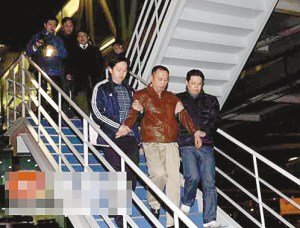 造假门律师曾当庭恐吓公诉人 驾车撞女检察官