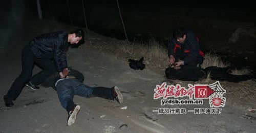 两名歹徒被控制