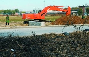 道路被断 双桥一工厂成“孤岛”