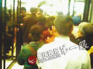 “一元买抱枕”一开卖就遭疯抢商场紧急叫停 上千顾客讨说法(组图)