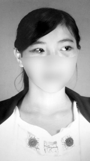 初中生宿舍内遭7女生群殴(图)