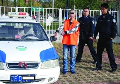 少年持刀抢劫 称自己未满18岁“抢劫无罪”