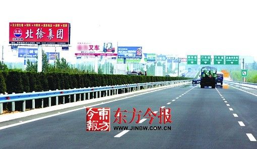 郑州违法广告牌泛滥 全市仅有66个合法广告牌