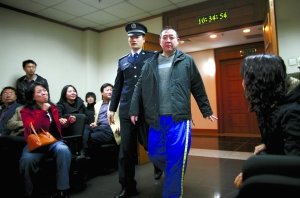 国土部官员涉贪310万当庭痛哭 打亲情牌求轻判
