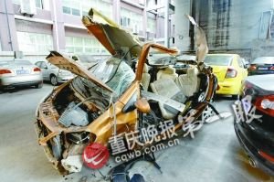 小轿车撞上围墙车上人员5死1伤 事故原因待查