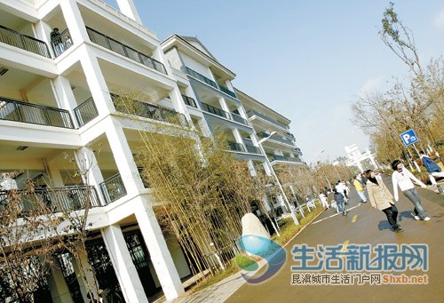 11名男生暴力殴打女生 拍成视频校内流传