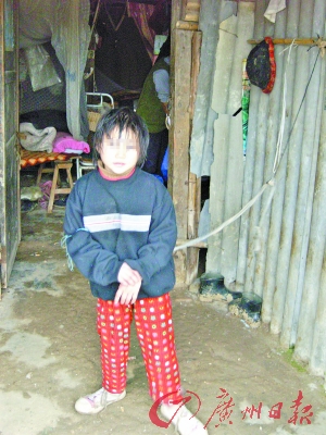10岁智障女童被父母用绳索拴在家中6年(图)