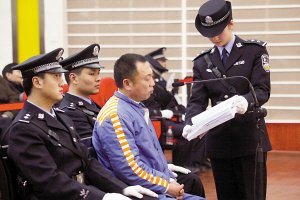 李庄受审