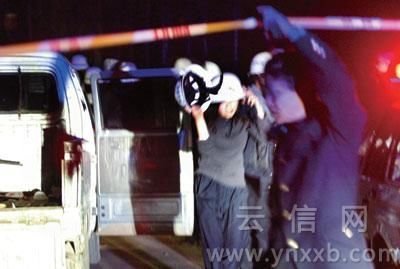 昆明发生民众与城管冲突事件 多辆执法车被掀