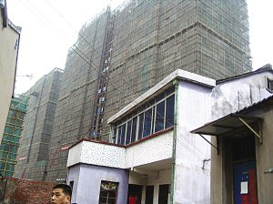 工地打桩附近小区房裂 开发商称居民想敲竹杠