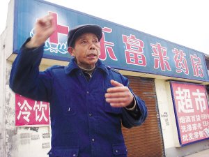 六旬翁斗劫匪身中33刀 手筋被砍断崩断4颗牙