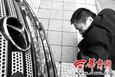 女交警被奔驰碾压续:怕父亲担心称是轻碰(图)