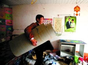 唐家岭搬迁开始 “蚁族”不舍商家无奈(组图)