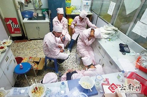 男孩死在医院 7名护士被家属“软禁”急诊室