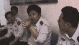 城管被指殴打女童致吐血 城管称或是意外受伤