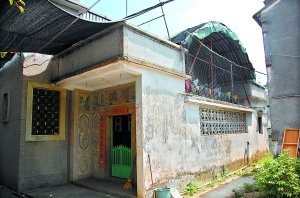 4岁女孩被遗忘在“校巴”车内6小时窒息死亡