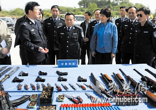 武汉涉黑团伙致27人伤残获利四百多万(组图)