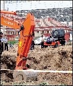 危改小区工地挖出数百炸弹遭拾荒者哄抢(图)