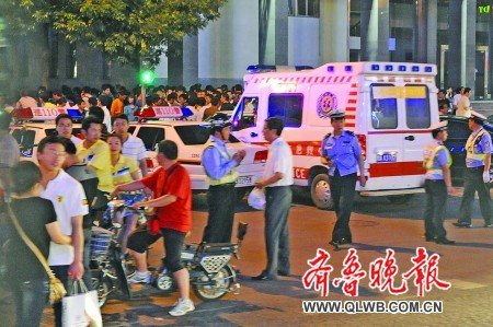 济南街头发生劫持案 警方谈判50分钟救出女童