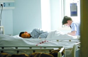 3名工人疏通污水井管道中毒致2死1伤(图)