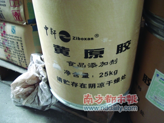 色素添加剂兑水 江门小作坊制出1900箱假酱油(组图)