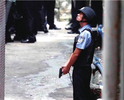 广州男子枪击警察被当场击毙(组图)