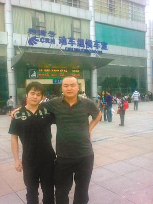 男孩被拐流浪14年 看到姐姐600篇日记后回家