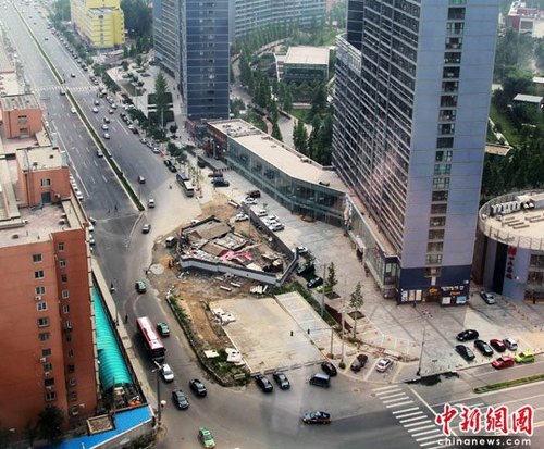北京民房占路3年未拆 房主求拆各方因无利互推