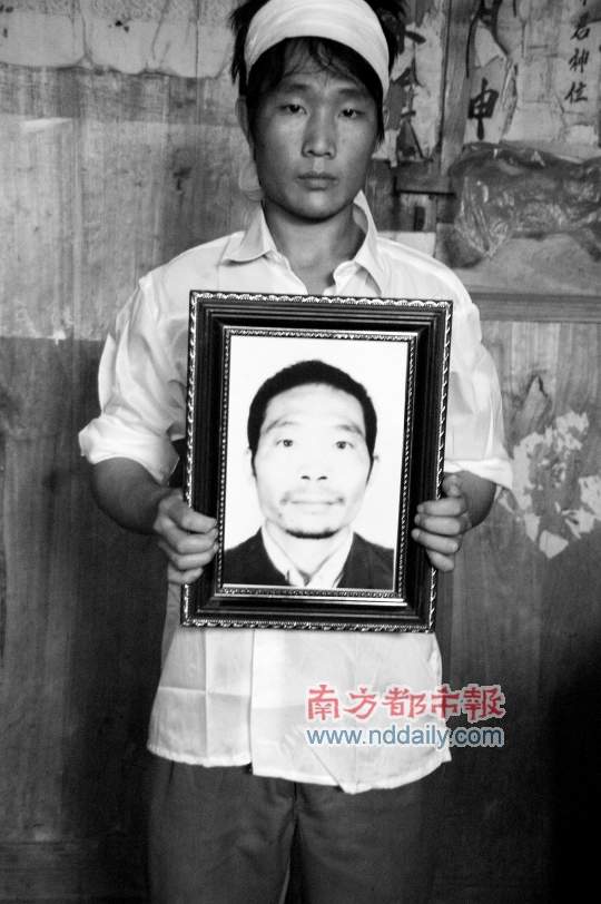 </p><p>李廷贵,尘肺二期病人,去世时52岁。</p><p>杨雄 摄</p><p>
