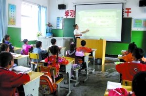 陕西吴起全民免费教育:政府向学校借车开会