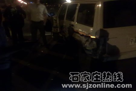 银川摩托车节选手练习时与警车碰撞死亡(图)