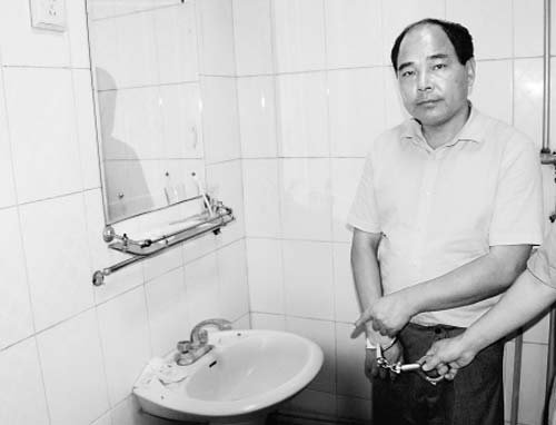 男子冒充老板诱骗女青年 下迷药后劫财劫色