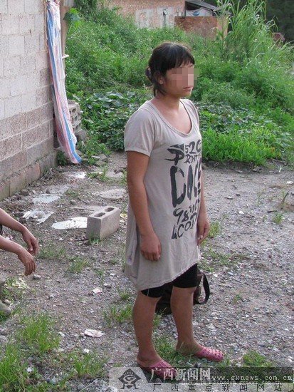 丈夫手指被削断妻子绝望跳楼 未签合同维权难
