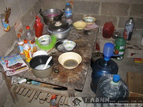 丈夫手指被削断妻子绝望跳楼 未签合同维权难