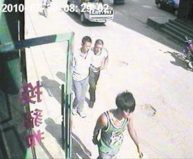 市民疑因拆迁价格未谈妥遭3名男子殴打(图)