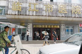男孩遭医生误诊后摘除睾丸(图)