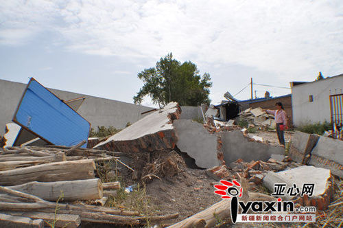 老太因宅基地纠纷雇挖掘机推倒女婿房屋(图)