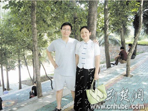 丈夫患癌妻子不离不弃 发帖直播感动万千网友