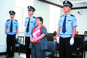 “我与领导子女关系很近很亲密”