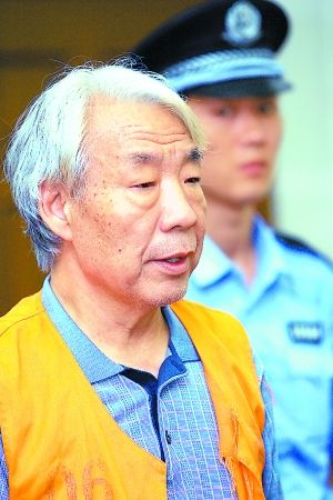 作家师东兵庭审时仍坚称自己认识领导人