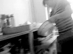 揭秘胎盘胶囊加工内幕:徒手灌制并不消毒(图)