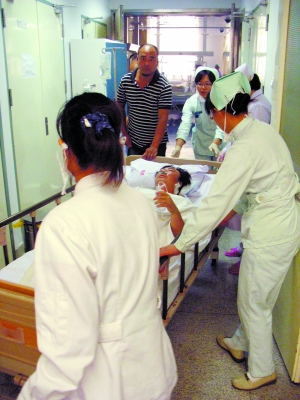 新任村主任自家院被砍(图)
