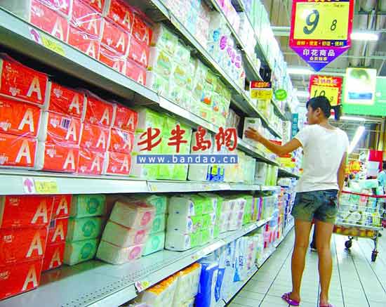 超市中多种多样的卫生纸让市民挑花眼