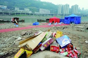 重庆半数餐饮船潲水粪便排放入江 江河成马桶