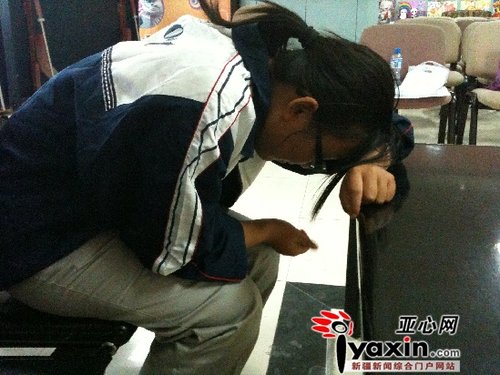 技校16岁少女遭同学围殴 深夜被逼跪地脱衣