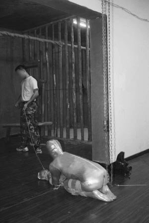 网曝荒淫地下影棚:交几百元女模随便虐(图)