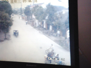 男子捡走路边6000元钱 警方称及时归还不追责
